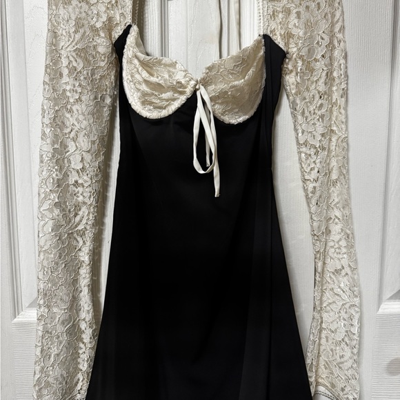 Elegant Black and Cream Lace dress - Picture 1 of 3